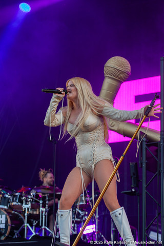 Erika Vikman | Erika Vikman Ruisrockissa 2025